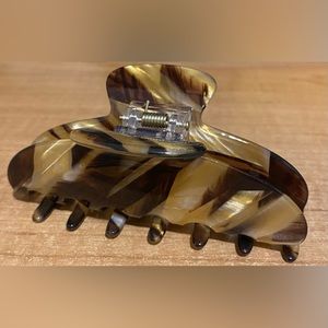 Acrylic turtoise shell pattern hair claw